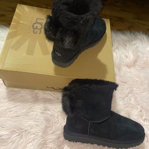 Uggs, Size 7, Black Short Boot